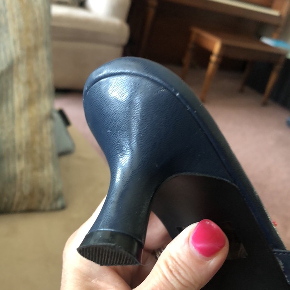 Studio Works Strappy Navy Sandals 9.5 Like New! - Picture 8 of 8